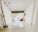 🍀 Nhà 3 tầng mặt tiền CMT8, 5x9m, 3 sàn trống suốt 🍀