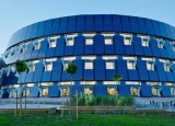 Tòa nhà độc đáo được “gói tròn” bởi những tấm pin mặt trời