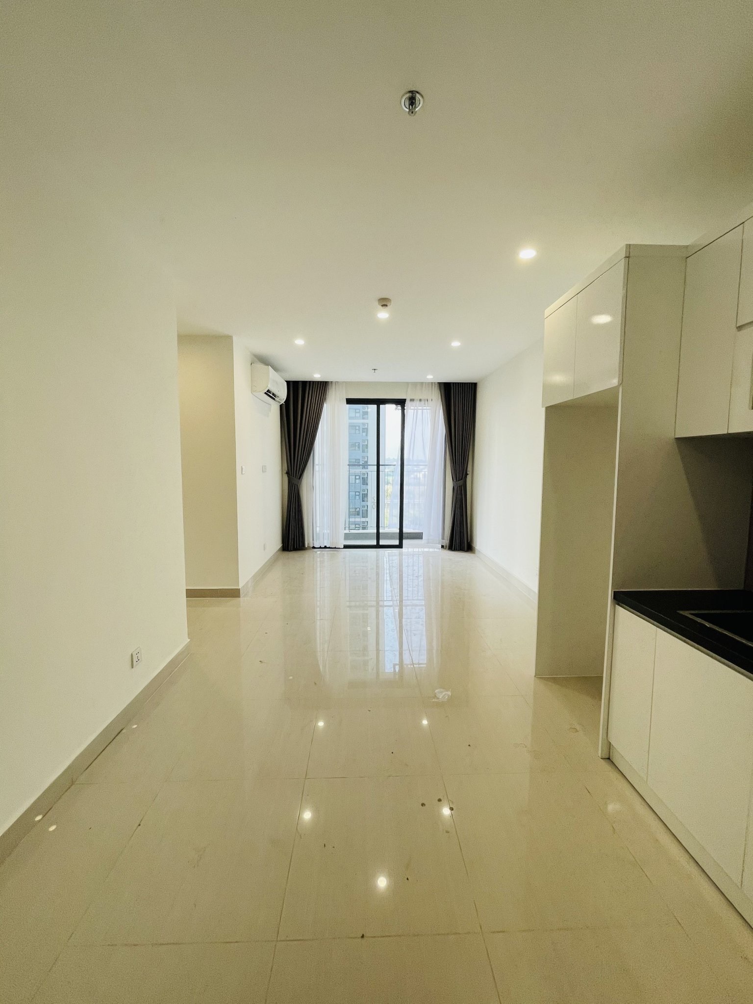 Cho thuê căn hộ mới 82m2 Vinhomes Grand Park Q9 nội thất cơ bản tầng 7 - Ảnh chính