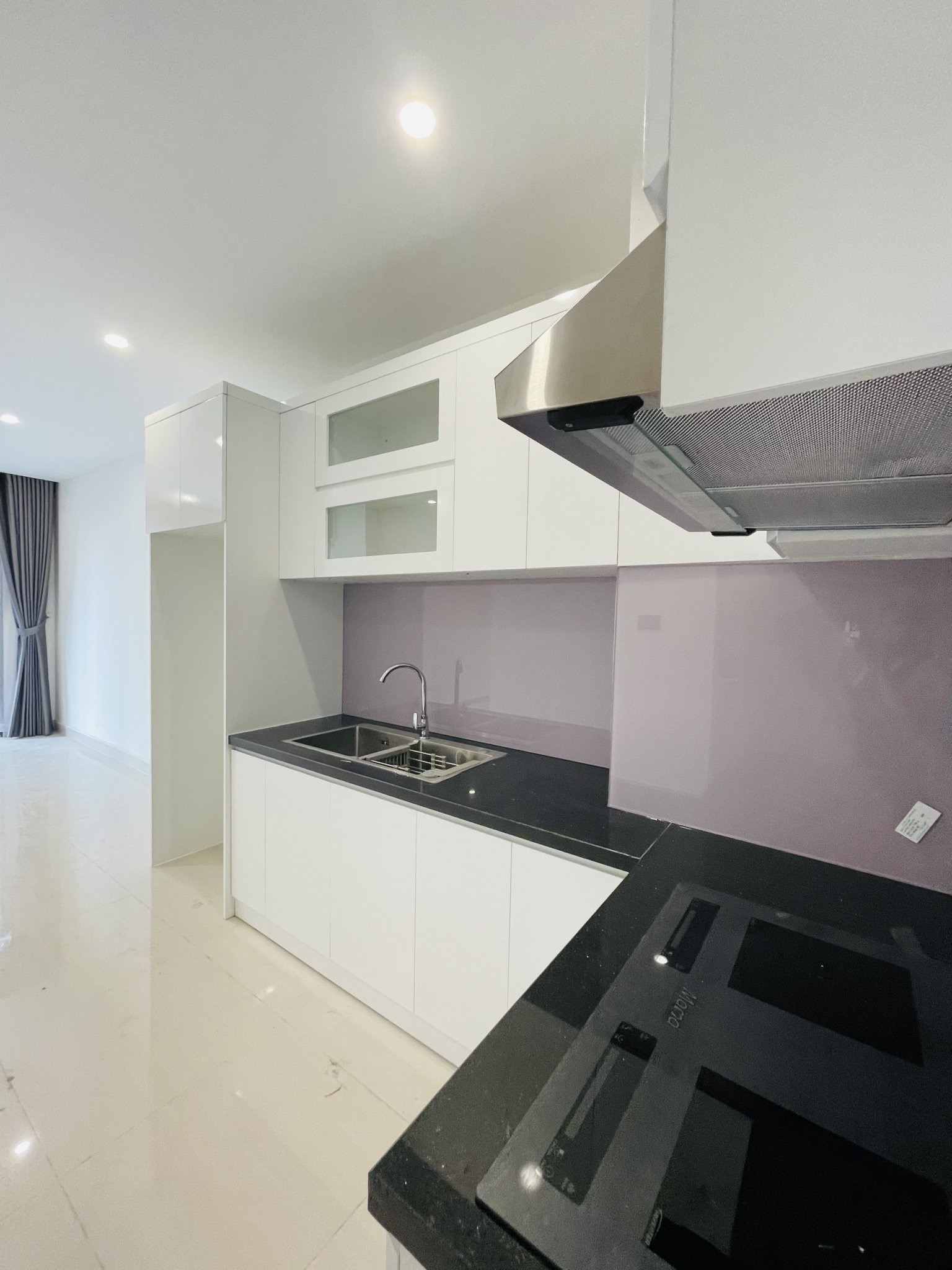Cho thuê căn hộ mới 82m2 Vinhomes Grand Park Q9 nội thất cơ bản tầng 7 - Ảnh 1