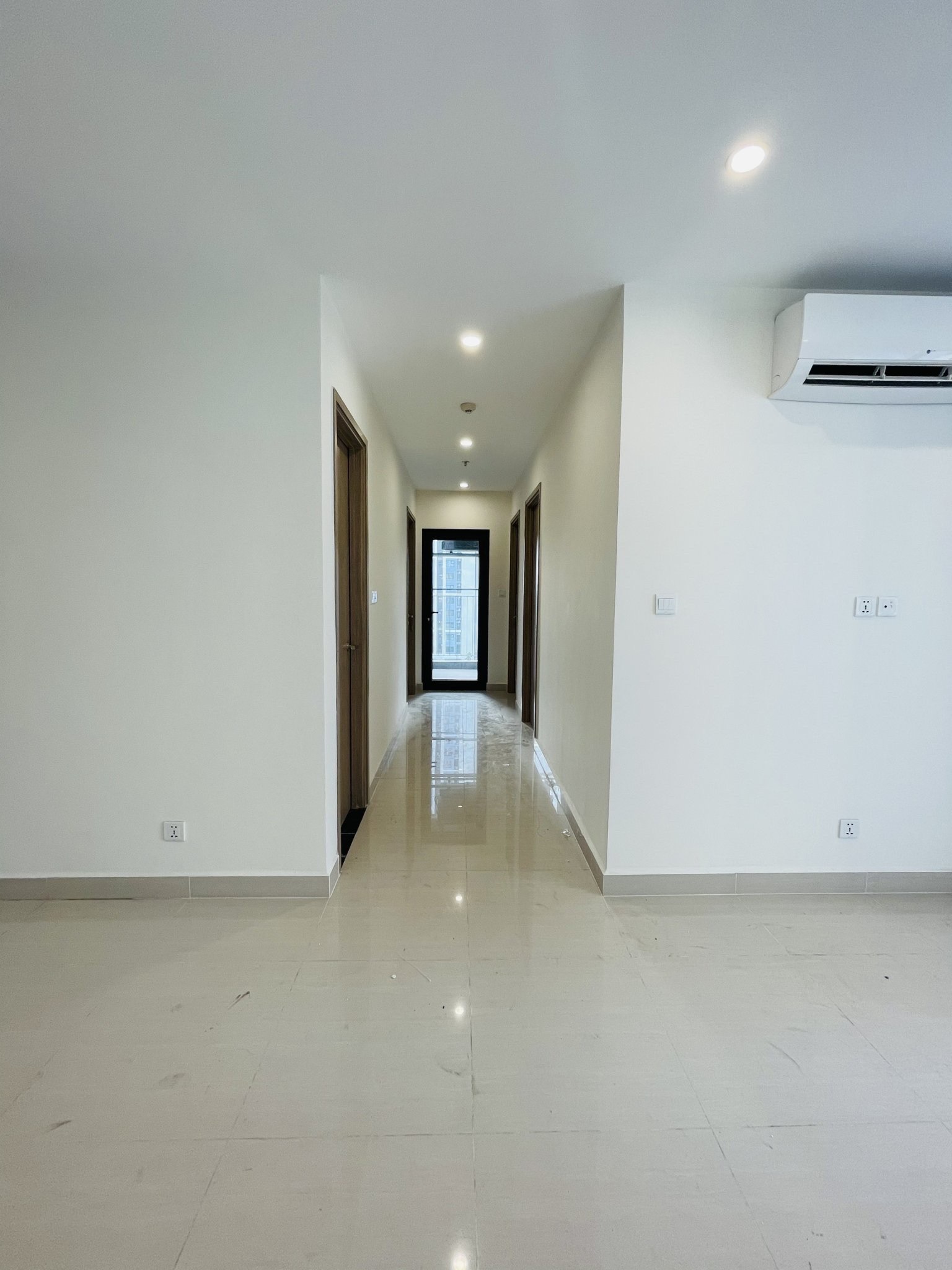 Cho thuê căn hộ mới 82m2 Vinhomes Grand Park Q9 nội thất cơ bản tầng 7 - Ảnh 3