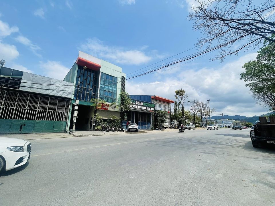 Bán đất đường Phú Thịnh,BC,TP Lào cai:  DT 500 m2( 10x50m) chỉ với giá 8 tỷ 700 - Ảnh 1