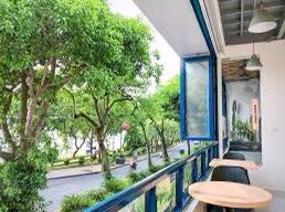 Cần Nhượng quán cafe 4 tầng view đỉnh tại Hồ Tây mặt sau là toà biệt thự cổ - Ảnh chính