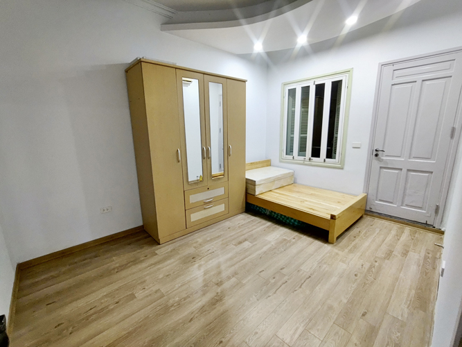 Cho thuê căn hộ 2PN, 2VS Chung cư 35 Láng Hạ, Ba Đình, Hà Nội. Vị trí đẹp, tiện nghi, an ninh - Ảnh 3