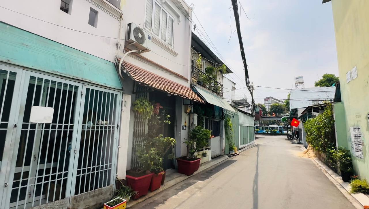 Bán nhà 6 căn mặt tiền ĐHT39, P. Tân Hưng Thuận, Q12 đang cho thuê - Ảnh 2