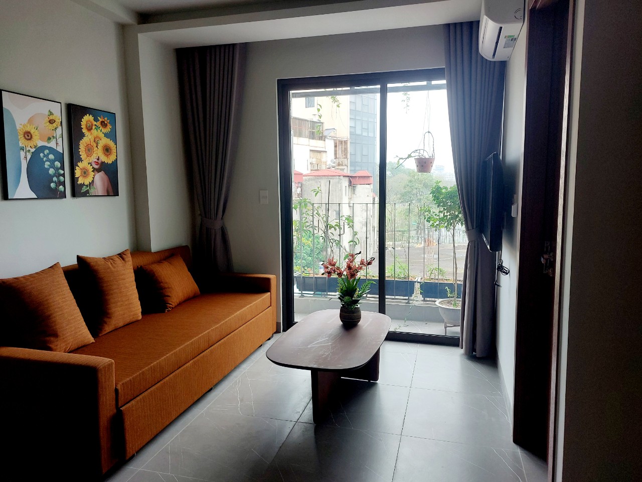 Lotus Apatment cho thuê căn hộ 1 phòng ngủ và 1 phòng khách diện tích 41m2 tại Trúc Bạch, Ba Đình, - Ảnh chính
