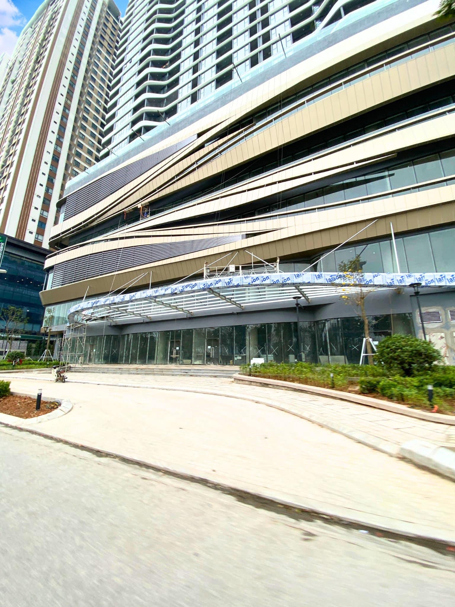 Cho thuê văn phòng công nghệ thông tin, logistics 2300m2 tòa han jardin (N01T6-T7), vị trí vàng khu - Ảnh chính