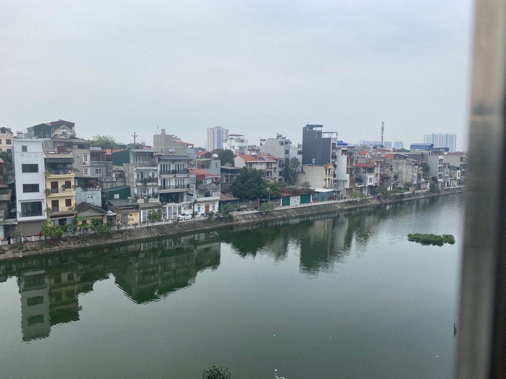 Siêu hiếm nhà mặt phố, 1 mặt hồ quận Long Biên, 100m x 5 tầng, mặt tiền 5m, vỉa hè, kinh doanh ngày - Ảnh chính