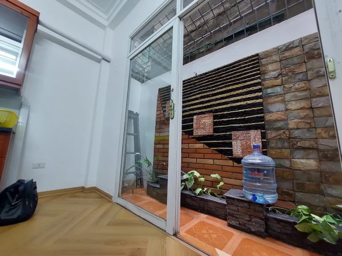 Cần bán căn nhà phố Nguyễn Văn Cừ, DT 50m2, 4 tầng, MT 3.1m, giá nhỉnh 6 tỷ. - Ảnh 2