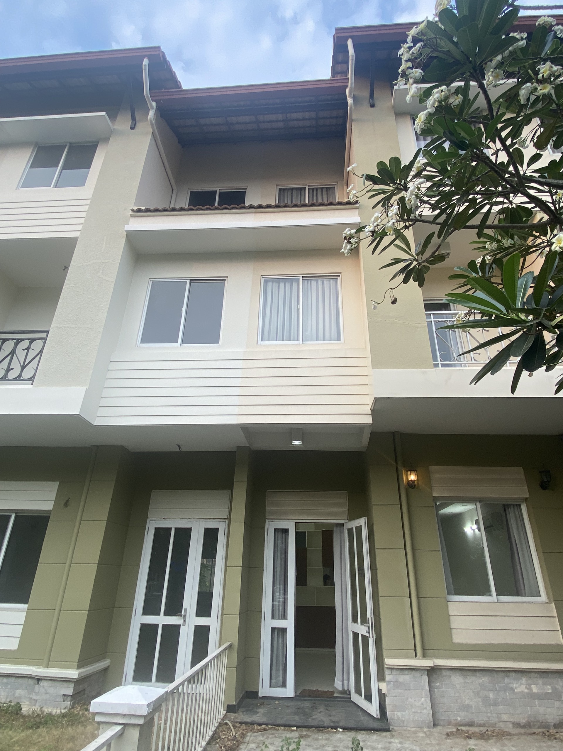 Cho thuê căn biệt thự vườn 150m2, nội thất hiện đại tại Làng Chuyên gia The Oasis, Thuận An, BD - Ảnh 5