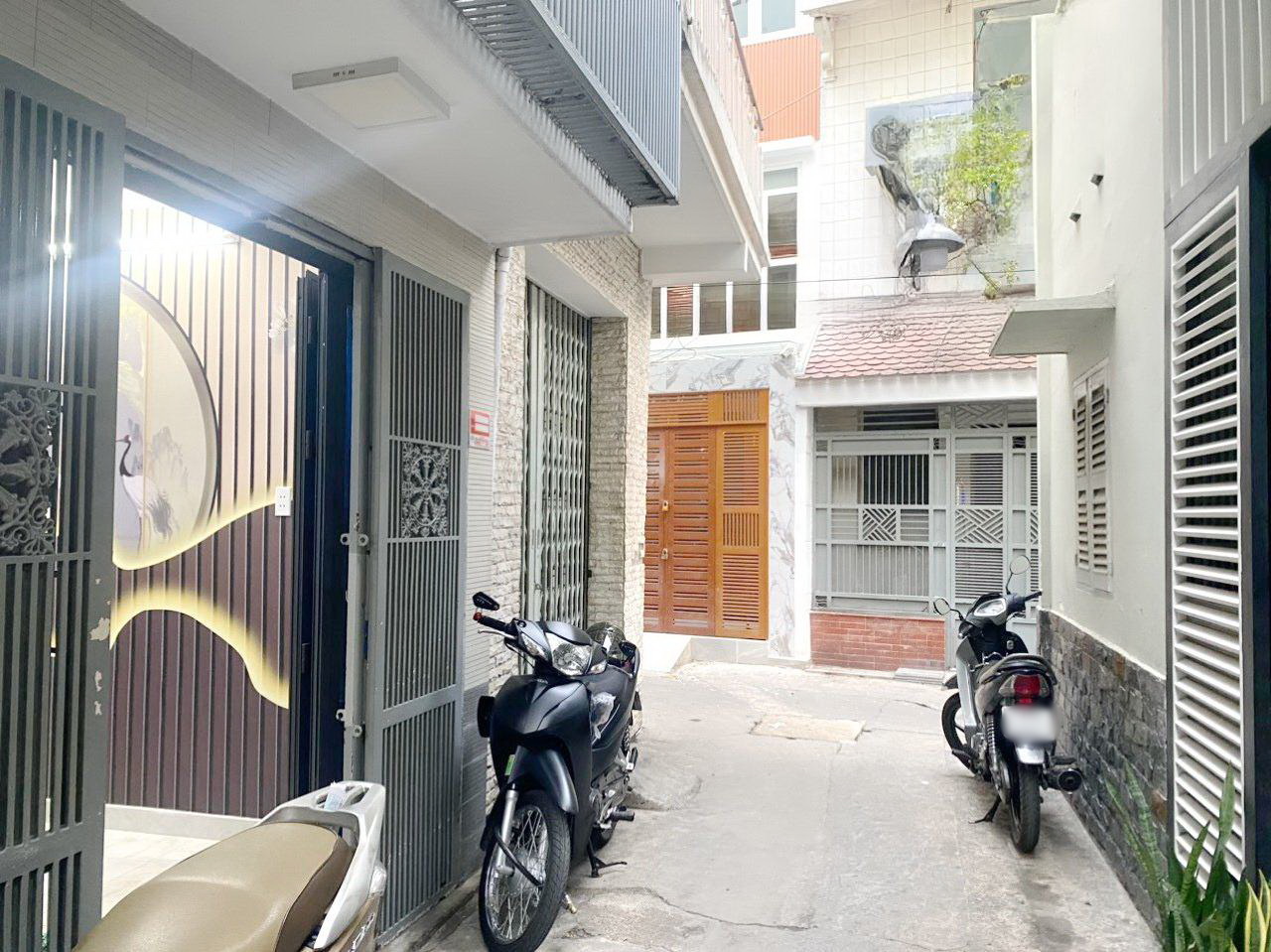 Nhà mới 3 tầng sát đường Nguyễn Biểu P2Q5 - Giá : 4.6 Tỷ - Ảnh chính