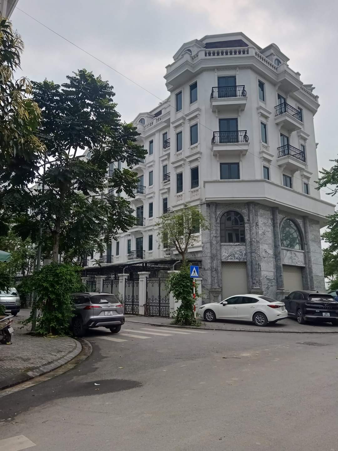 Lô shophouse Văn Khê, Khu Đô thị Văn Phú 126 m  7 tầng nổi 1 hầm mt 7.0 m  giá hơn 30 tỷ - Ảnh 1