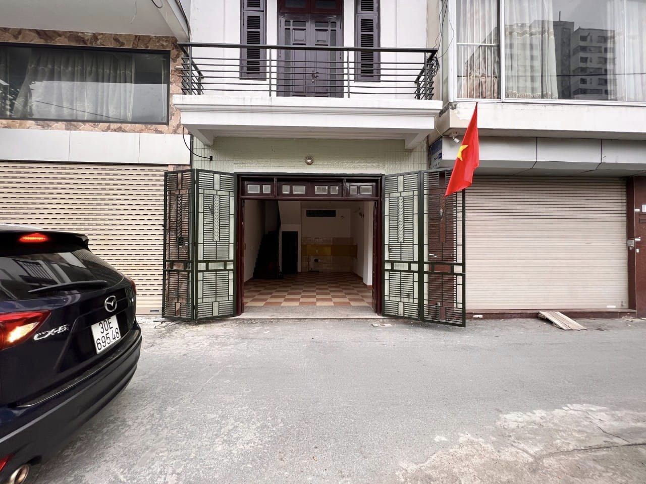 Cho thuê nhà ô tô cất trong nhà ở Hoàng Văn Thái, Thanh Xuân. 15tr - Ảnh chính