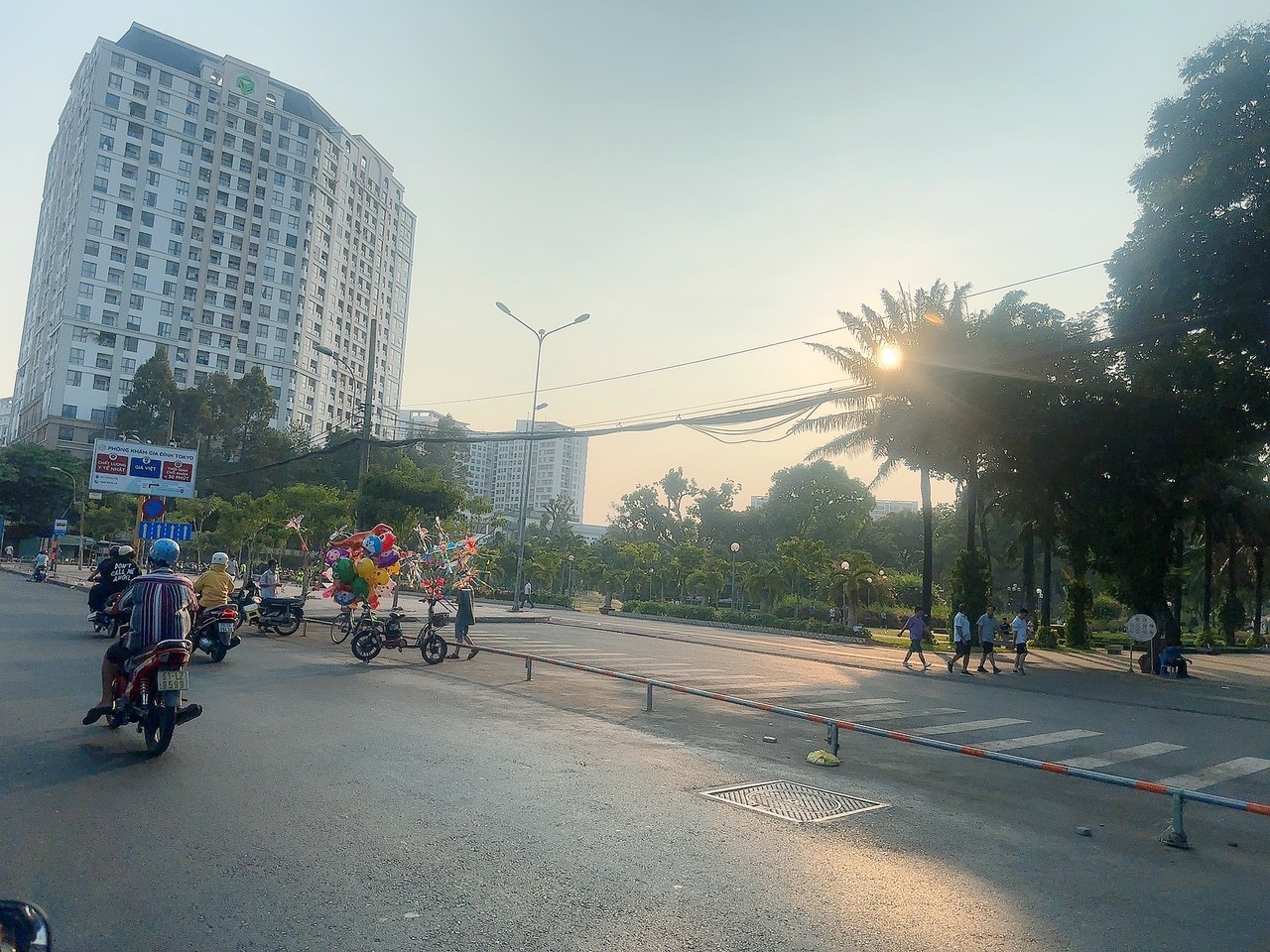 Nhà phố hẻm 55 Nguyễn Văn Công ngang 5.5m 60m2 3 tầng đẹp KD đa ngành chỉ 10 tỏi hơn. - Ảnh 6