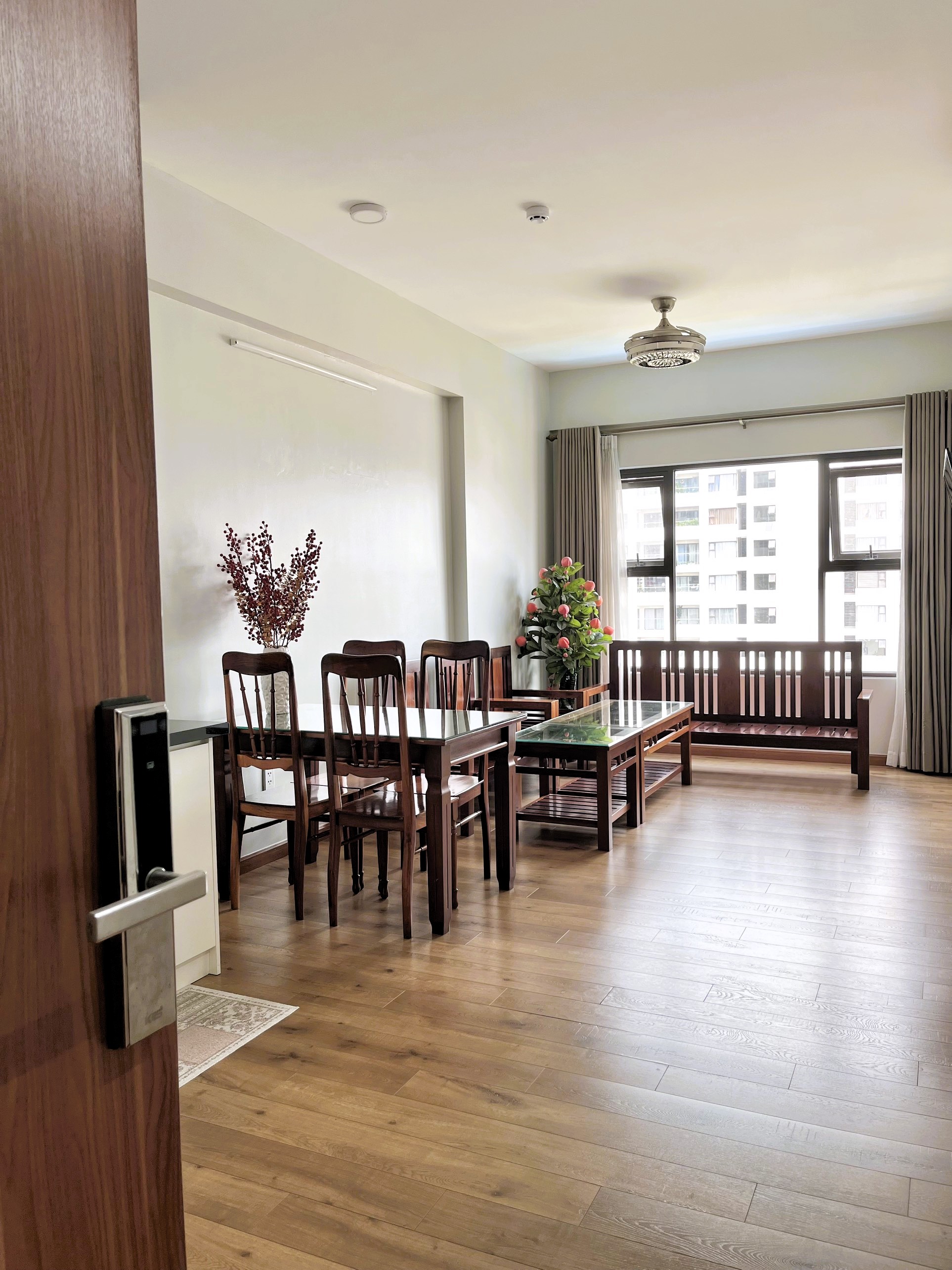 Cho thuê căn hộ 57m2 2pn full nội thất tầng trung chung cư Flora Novia Linh Tây - Ảnh chính