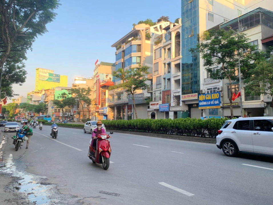 Toà nhà mặt phố Nguyễn Văn Cừ 220m2x 10 tầng mặt tiền 8m kinh doanh dòng tiền cho thuê 4 tỷ/năm - Ảnh chính