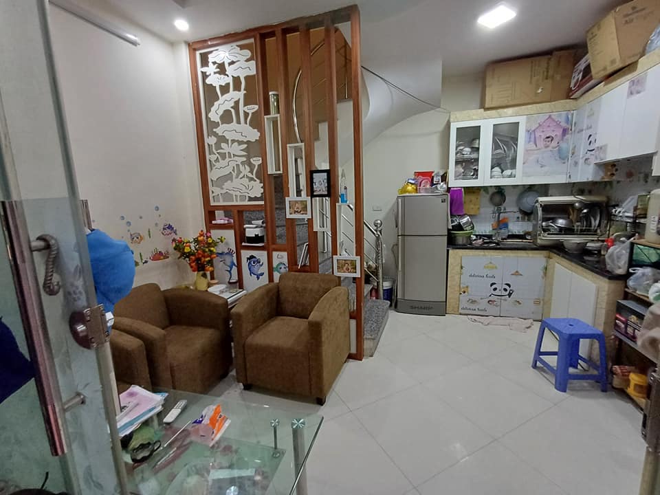 cần bán nhà có sân rộng,dt hơn 20m2, ô tô bán tải chạy qua cổng - Ảnh 1