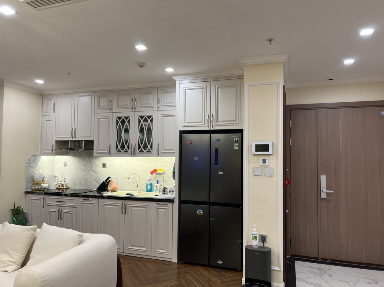 Chính chủ bán hoặc cho thuê căn hộ full nội thất Vinhomes Metropolis Liễu Giai - Ảnh 1