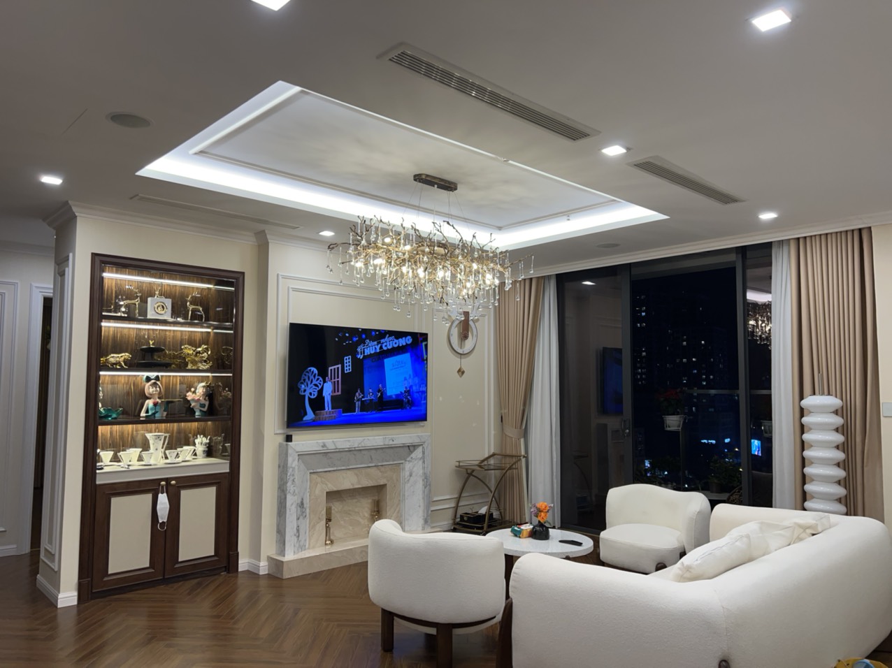 Chính chủ bán hoặc cho thuê căn hộ full nội thất Vinhomes Metropolis Liễu Giai - Ảnh chính