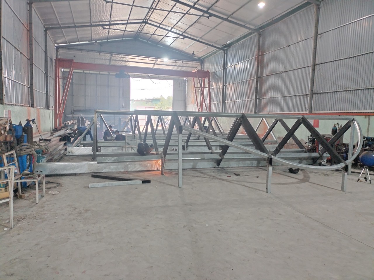 Cho thuê 800m2 nhà xưởng sẵn Cẩu Trục 5 tấn + Văn Phòng tại đường Chùa Trầm, TT Chúc Sơn, Chương Mỹ. - Ảnh 1