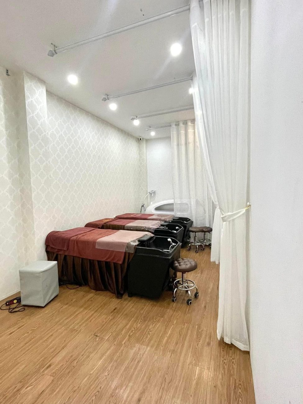 Chính chủ sang nhượng tiệm nail mi gội đầu ở thanh xuân - Ảnh 2