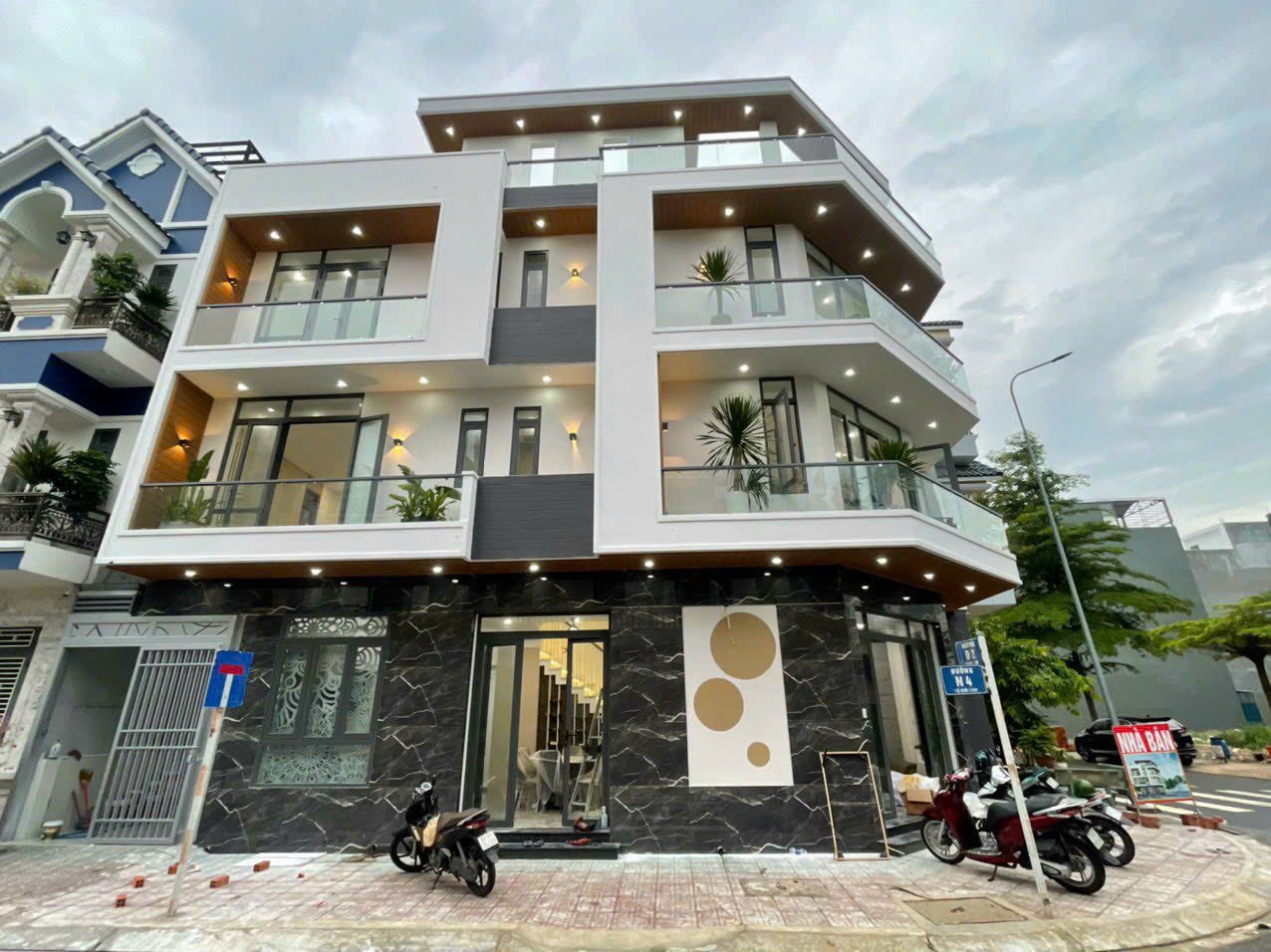 Bán nhà 2MT Tại Bình Chuẩn - Tp Thuận An, giá siêu rẻ chỉ 5.8 tỷ 72m2. Lh:0984289447. - Ảnh chính