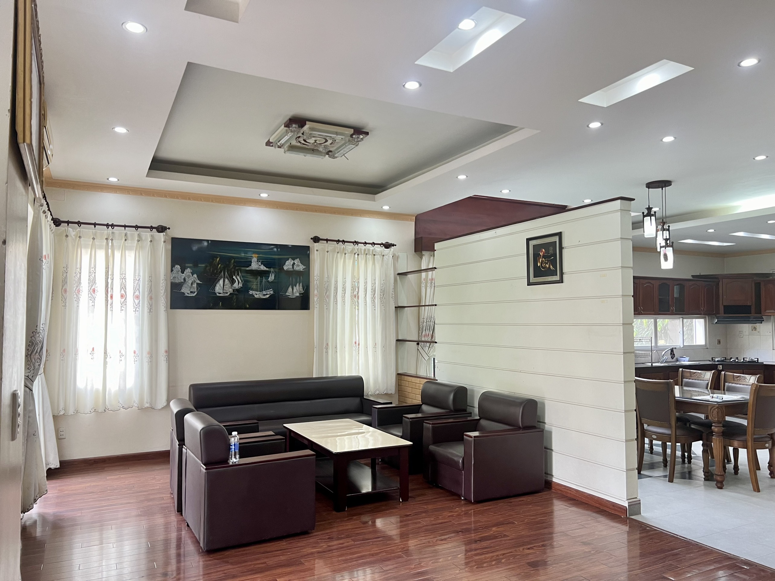 Cho thuê căn biệt thự vườn, nội thất hiện đại tại làng chuyên gia The Oasis, Thuận An, Bình Dương - Ảnh 2