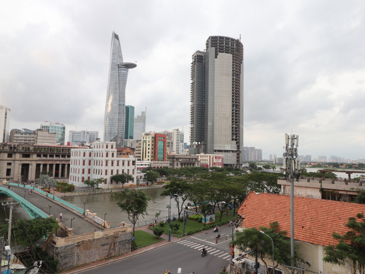 Cho thuê rẻ căn hộ 2 phòng ngủ 68m2 Saigon Royal trung tâm Sài Gòn - Ảnh 4