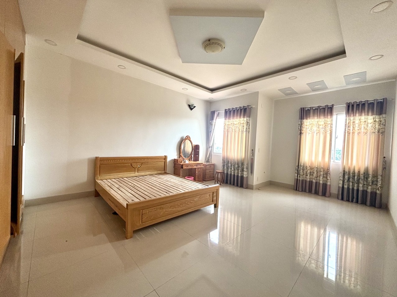 Cho thuê căn biệt thự vườn 150m2, nội thất hiện đại tại Làng Chuyên gia The Oasis, Thuận An, BD - Ảnh 4