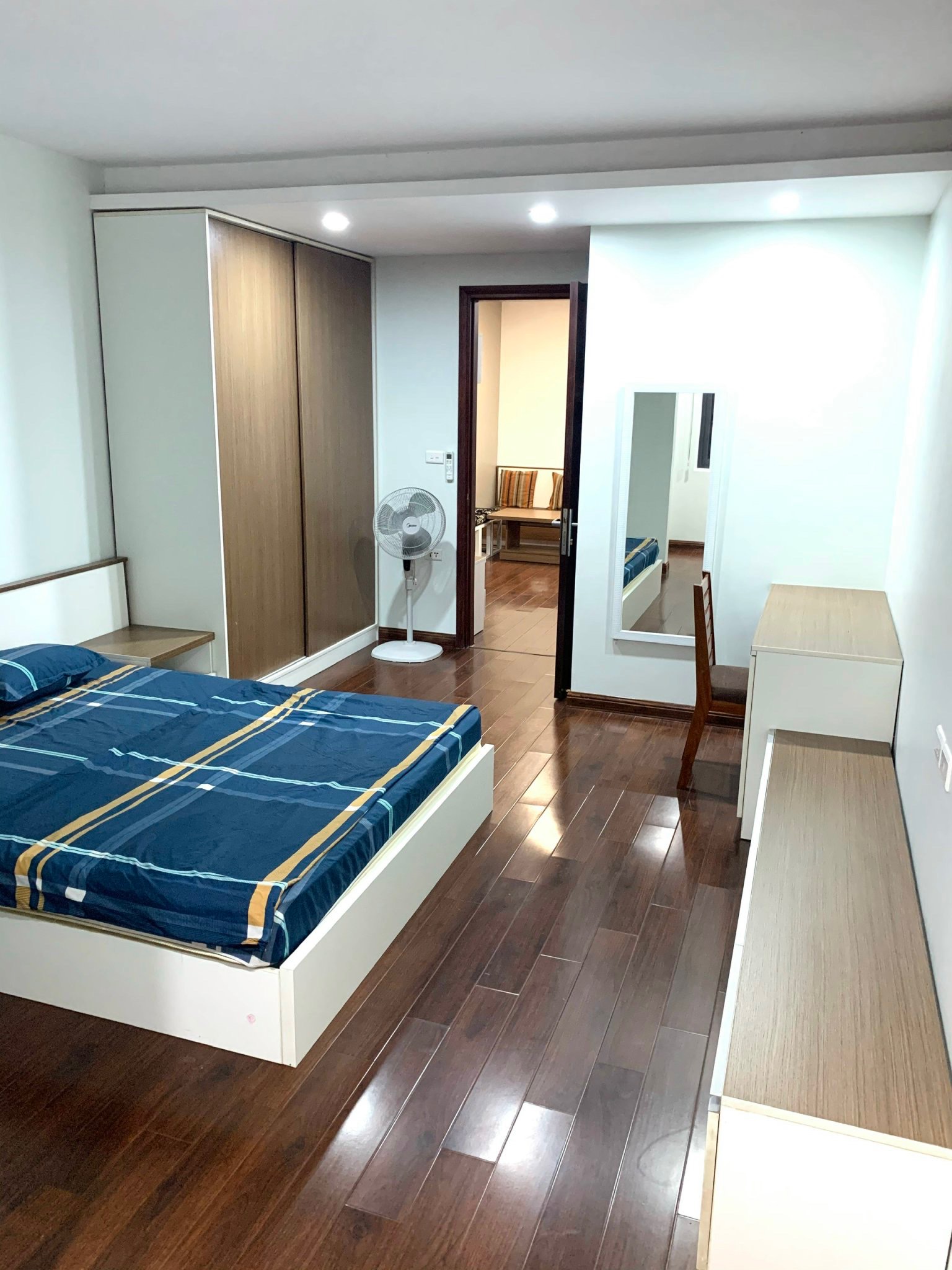 Cho thuê căn hộ 55m2, đầy đủ tiện nghi ngõ 63 phố Giang Văn Minh, Ba Đình, Hà Nội - Ảnh chính