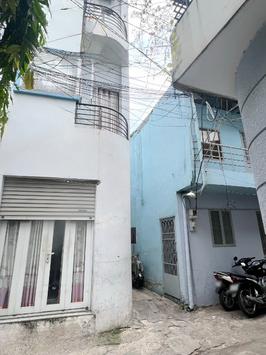 Nhà góc 2 tầng sát đường Nguyễn Chí Thanh P2Q10 - Ảnh 3