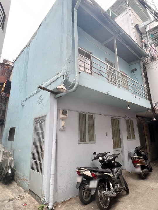 Nhà góc 2 tầng sát đường Nguyễn Chí Thanh P2Q10 - Ảnh chính