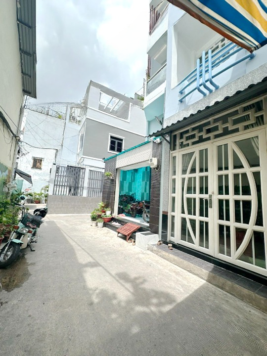 Nhà mới 3 tầng nở hậu 13m, 2 mặt hẻm Nguyễn Duy P9Q8 - Ảnh 2