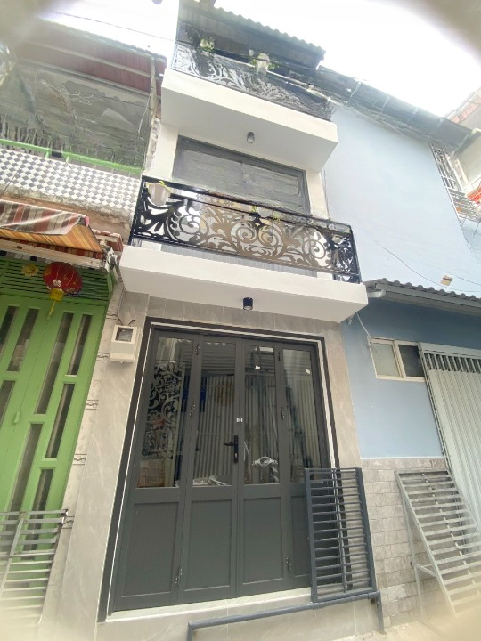 Nhà 3 tầng nhỏ xinh Nguyễn Thị Tần P2Q8. Giá 1,68 tỷ bớt lộc - Ảnh chính