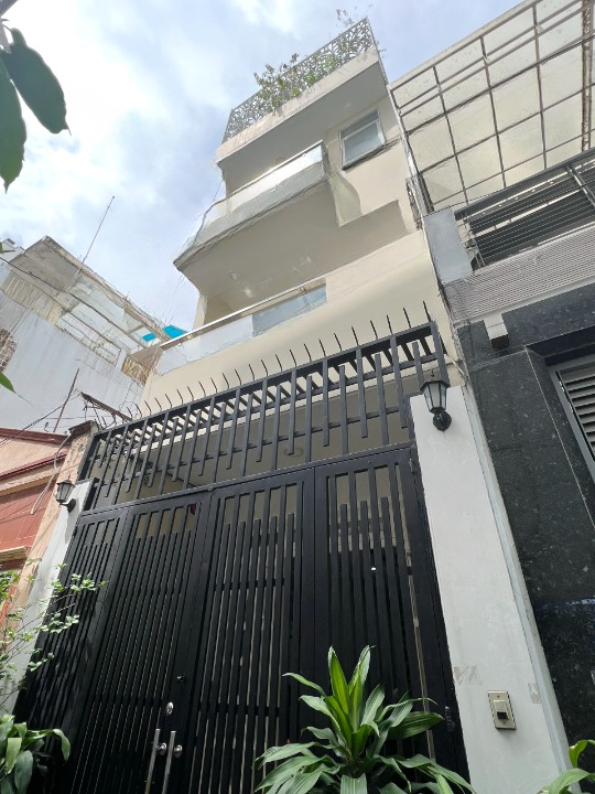 Nhà mới 4 tầng sát đường đường Trần Hưng Đạo P1Q5 - Ảnh chính