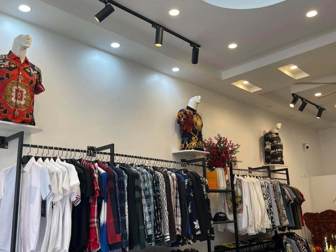 Chuyển hướng kinh doanh nên cần thanh lý toàn bộ cửa hàng hoặc sang nhượng cả cửa hàng shop quần áo - Ảnh 1