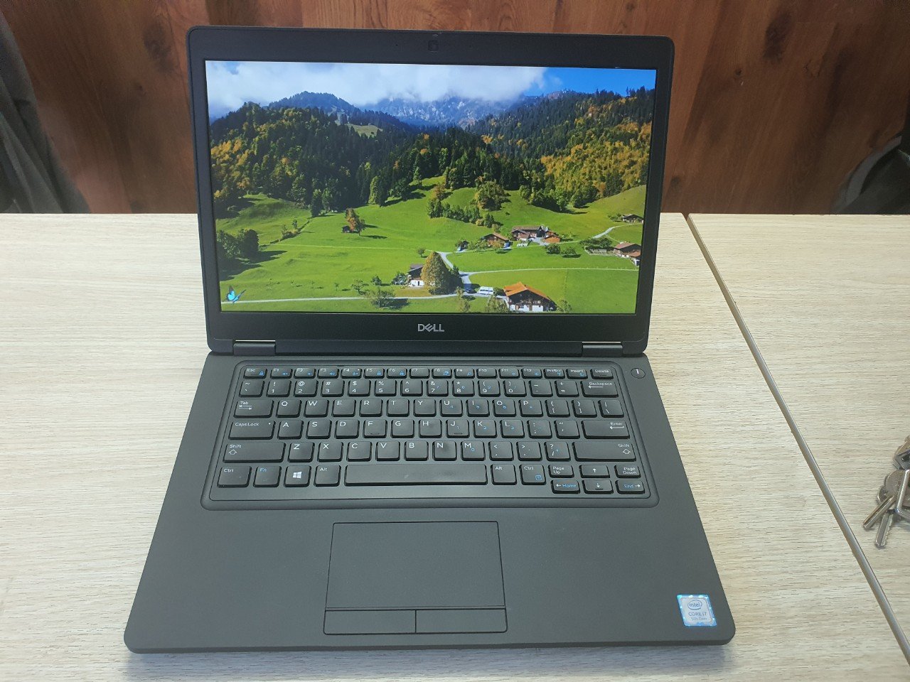 Laptop Đồ Họa & Chơi Game Nhẹ Dành Cho Các Bạn Nữ Dell latitude 5490 i7-ram 8g-ssd 256g- vga 2g - Ảnh chính