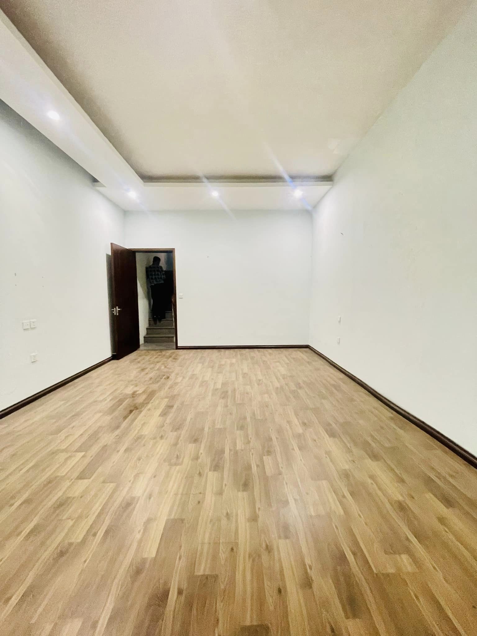 35M2, 5 TẦNG - Ô TÔ TRÁNH ĐỖ, VÀO NHÀ - PHỐ XỐM, ĐH ĐẠI NAM -7 phòng cho thuê - Hơn 4 tỷ - Ảnh 1