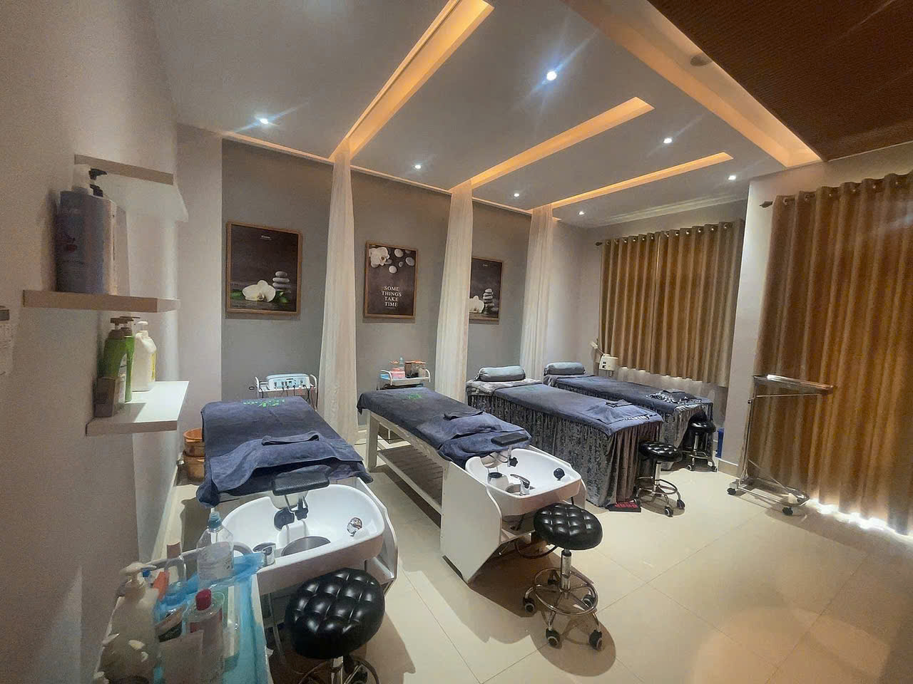 CẦN SANG GẤP SPA CHĂM DA VÀ TRỊ LIỆU CAO CẤP-  KHU SẦM UẤT NHẤT QUẬN 3, HỒ CHÍ MINH - Ảnh 1