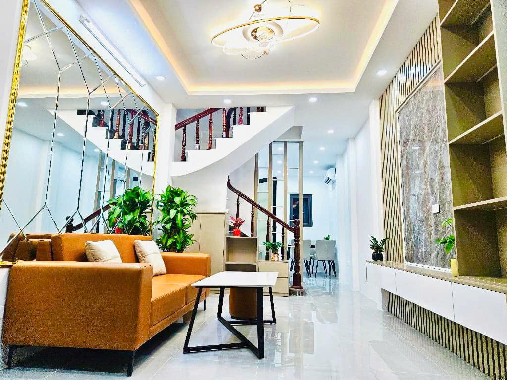 BÁN NHÀ LẠC LONG QUÂN 35M2 - GIÁ NHỈNH 6 TỶ - SỔ HOA HẬU  - 20M Ô TÔ TRÁNH - NGÕ THÔNG TRƯỚC NHÀ - Ảnh chính