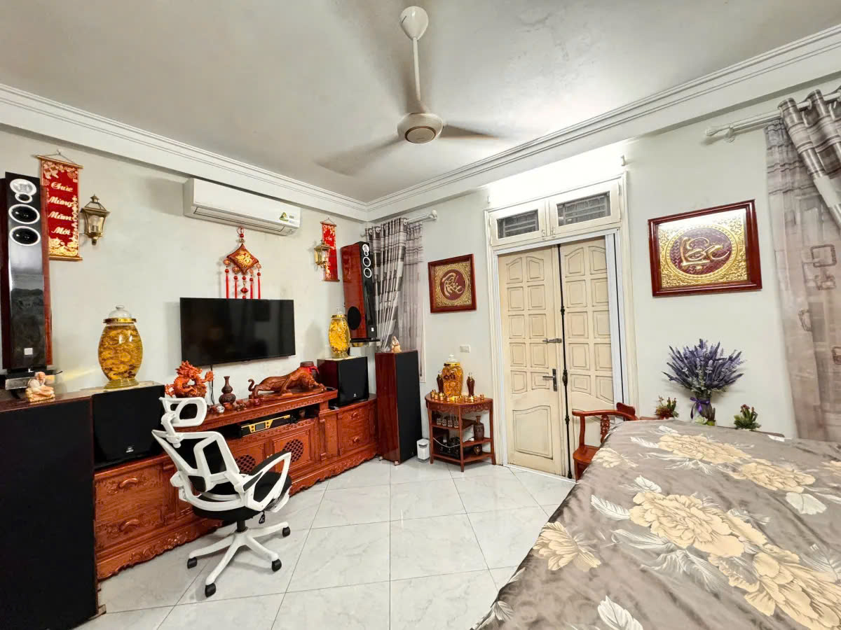 SIÊU PHẨM NGÕ LINH QUANG, ĐỐNG ĐA. 44M2 4 TẦNG, NHÀ SÁT MẶT HỒ LINH QUANG, SỔ ĐỎ NỞ HẬU, VÀI BƯỚC Ô - Ảnh 3