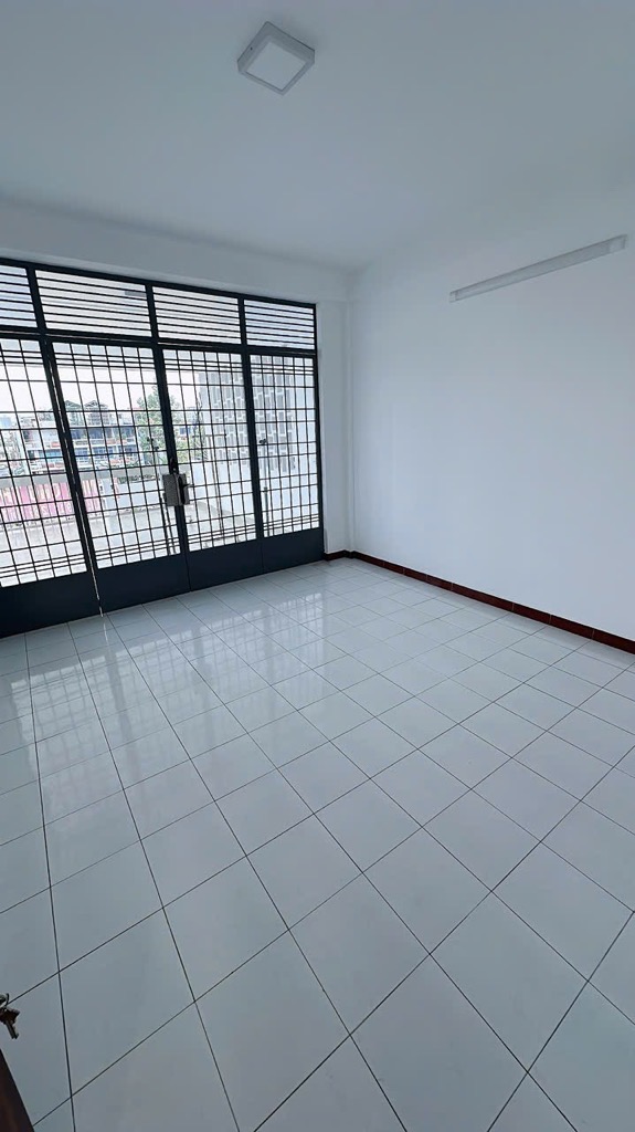 NHÀ CỰC HIẾM BỀ NGANG KHỦNG 8,2M x 12.15M PHẠM THẾ HIỂN . P. 6. Q. 8, HẺM XE HƠI, CÁCH ĐƯỜNG XE TẢI - Ảnh 1