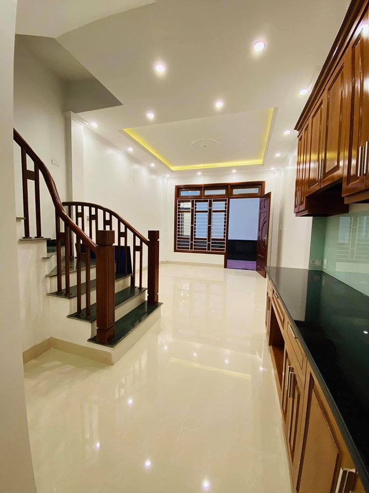 BÁN NHÀ NGUYỄN KHANG 40M2 - GIÁ NHỈNH 6 TỶ - NGÕ THÔNG GẦN PHỐ - 20M Ô TÔ ĐỖ - LÔ GÓC - NHÀ CỰC CHẤT - Ảnh chính