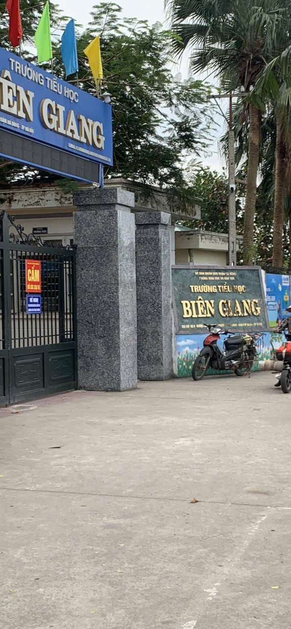 chủ nhà gửi bán lô góc 44m giang chính biên giang <br>hàng đầu tư f0 giá nét <br>đường ô tô thoải mái - Ảnh 1