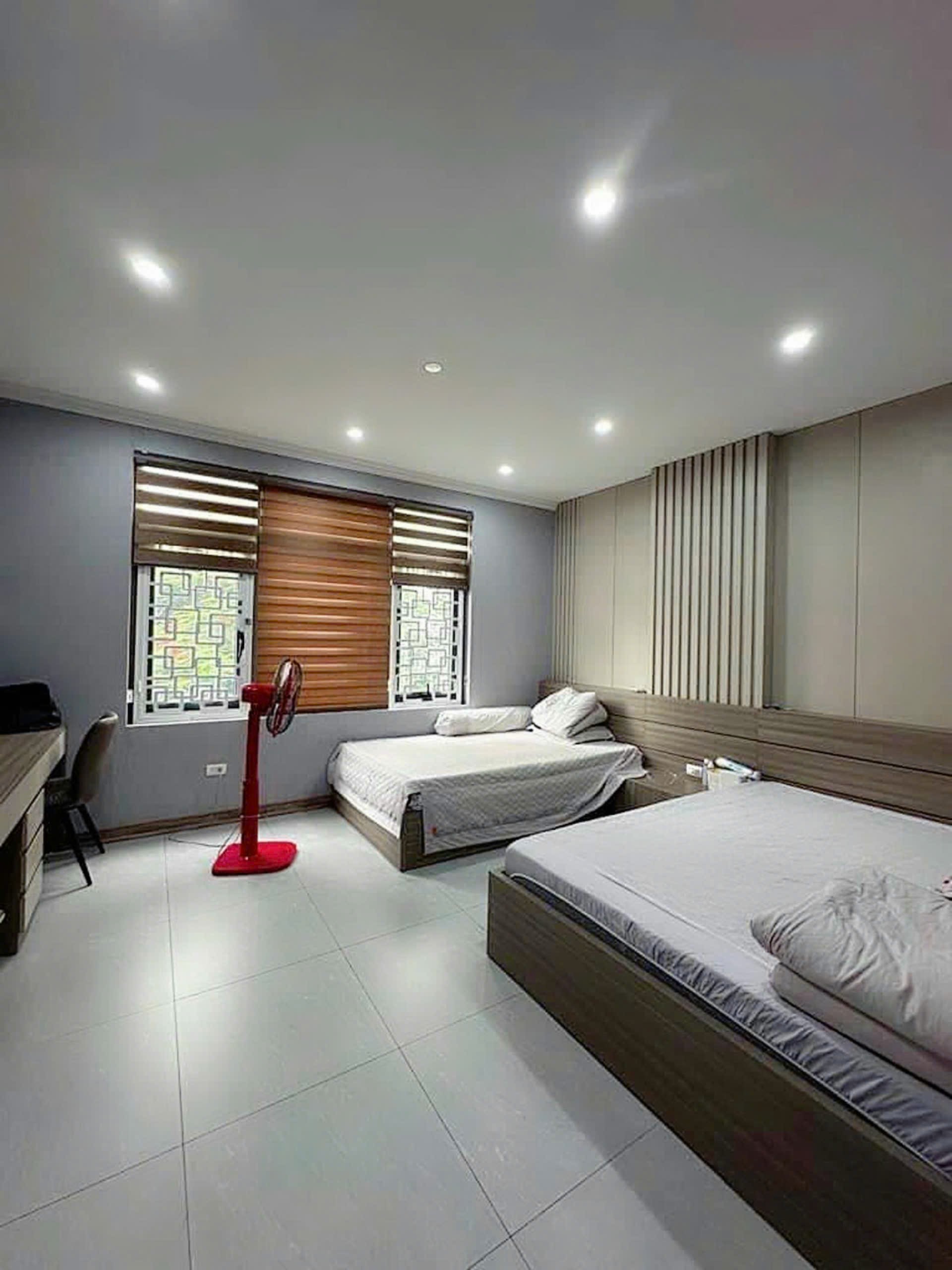 Bán Gấp Nhà 7Tầng, 60m2, MT4,8m - Gara Ô tô - Thang Máy - VP Cho Thuê - 27 Tỷ. - Ảnh chính