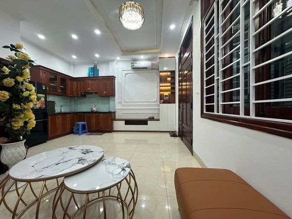 Bán Gấp Nhà Phố Bồ Đề, Hồng Tiến, 31m2, 5 Tầng, Lô Góc, Phân Lô, Ô Tô, Full nội thất - Ảnh chính