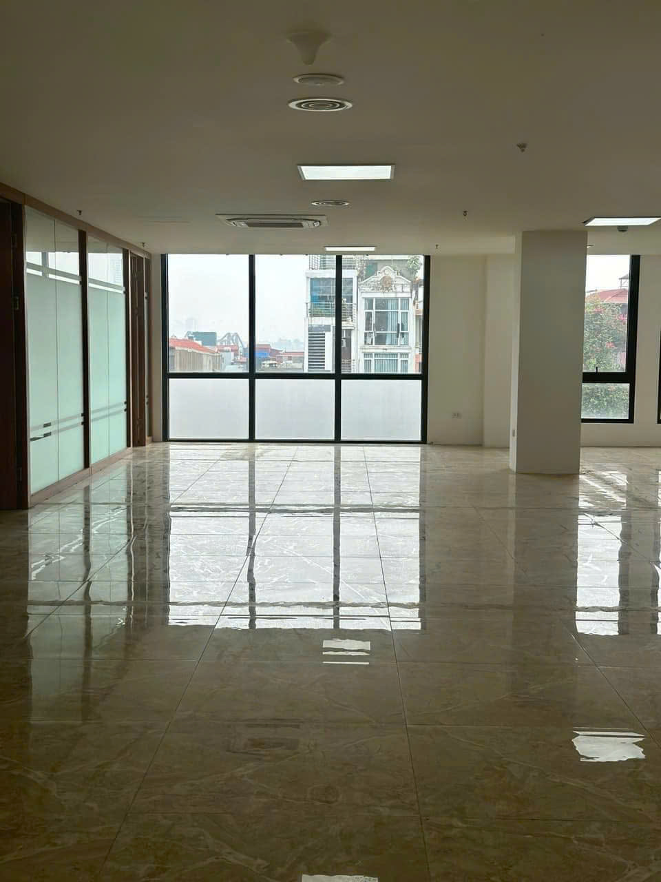 Cần cho thuê 300m2 sàn Tầng 5 tòa nhà mặt phố Trần Nhật Duật - Trung tâm quận Hoàn Kiếm. - Ảnh 3