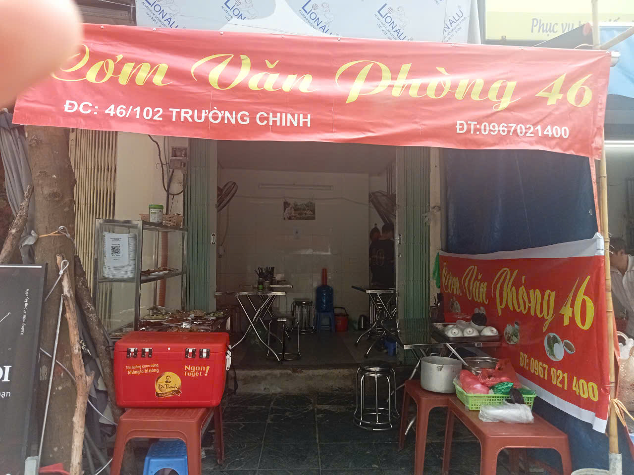 Sang nhượng quán cơm văn phòng đã đầy đủ đồ nghề để nấu cơm bún có lượng khách quen ổn định - Ảnh chính