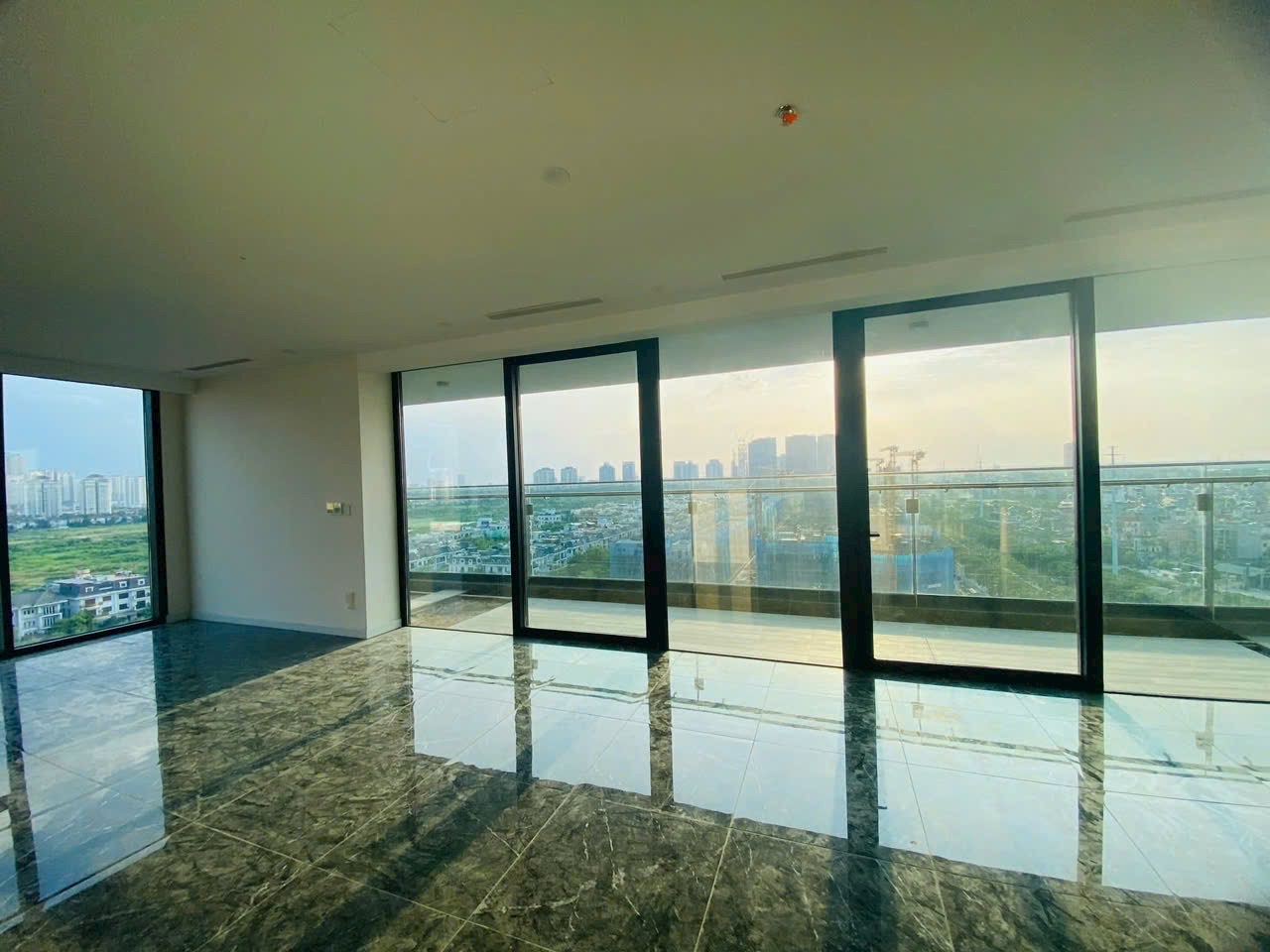 Bán căn sân vườn 4PN dt 212m2 Sunshine Golden River Ciputra view sông. Giá 23 tỷ - Ảnh 4