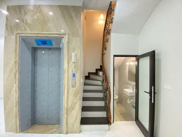 NHÀ MỚI - ĐẸP , BÁT KHỐI 5 TẦNG, THANG MÁY, Ô TÔ CHÁNH,52M2,6.4 TỶ, LONG BIÊN - HÀ NỘI. - Ảnh chính